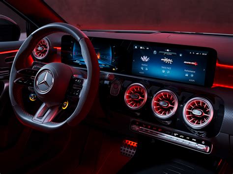 Interni Mercedes-Benz Classe A con display MBUX