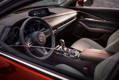 Interni Mazda CX-30 con design Kodo