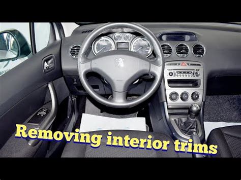 Immagine del cruscotto della Peugeot 306
