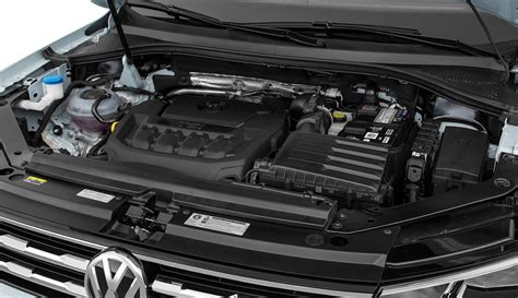 vista panoramica di un vano motore Volkswagen Tiguan