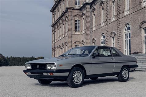 Lancia Gamma Coupé in contesto urbano torinese