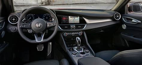Interni Alfa Romeo Giulia con display digitale