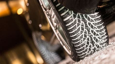 Pneumatico Nokian WR D4 su strada innevata