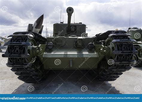 Carro armato Churchill Mk III in mimetica desertica