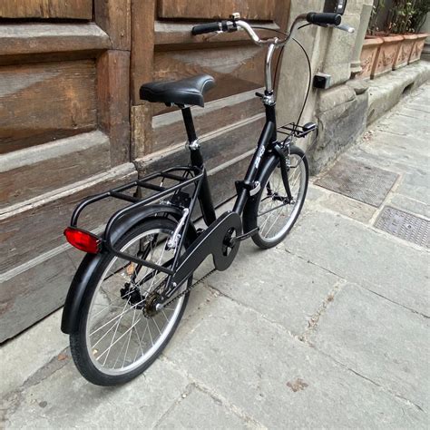 Bici pieghevole hybrid in città