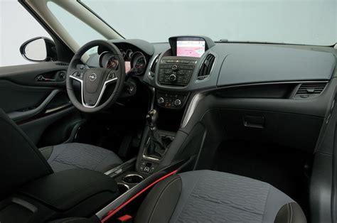 Interni di un'Opel Zafira Tourer full optional