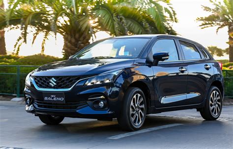 Suzuki Baleno con evidenziato il logo Hybrid