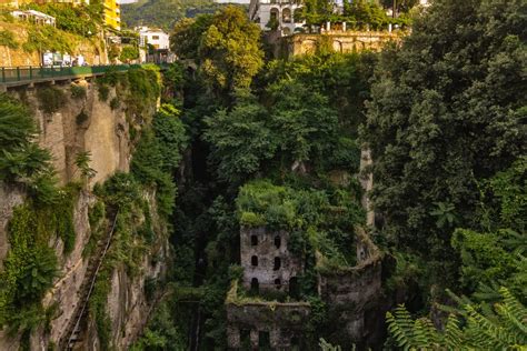 Veduta del Vallone dei Mulini a Sorrento