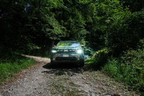 Dacia Duster in ambiente urbano e off-road