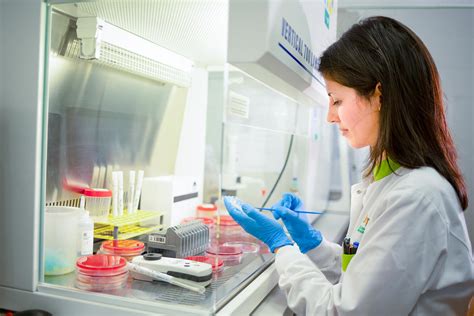 Laboratorio analisi con attrezzature mediche