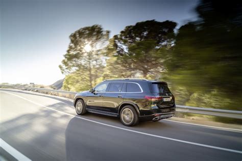 Dettaglio aerodinamico del sottoscocca Mercedes GLS