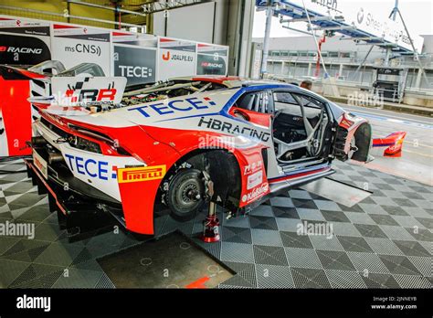 Vetture GT3 in pit lane