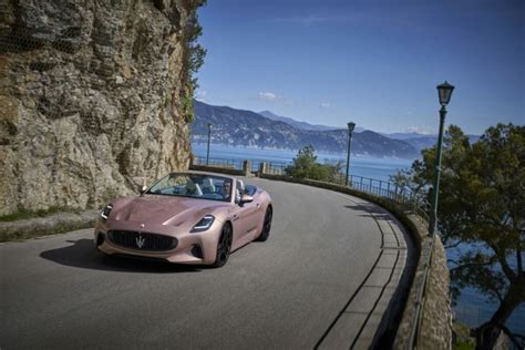 Automobili di lusso rivestite di rosa