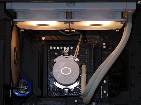 Cooler Master MasterLiquid 240L Core ARGB in un case PC