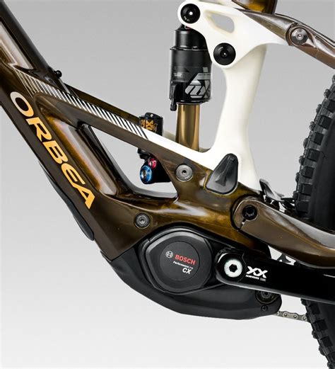 Orbea Wild e-bike in azione su un sentiero montano