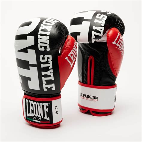 Guantoni da boxe Hybrid 200 su un ring