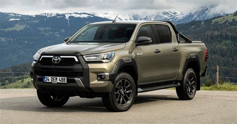 Pickup Toyota Hilux in fuoristrada