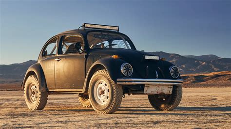 Volkswagen Maggiolino Baja Bug durante un rally