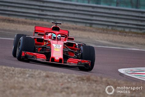 Giuliano Alesi alla guida della Ferrari SF71H