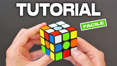 Speedcuber che gareggia con un cubo di Rubik