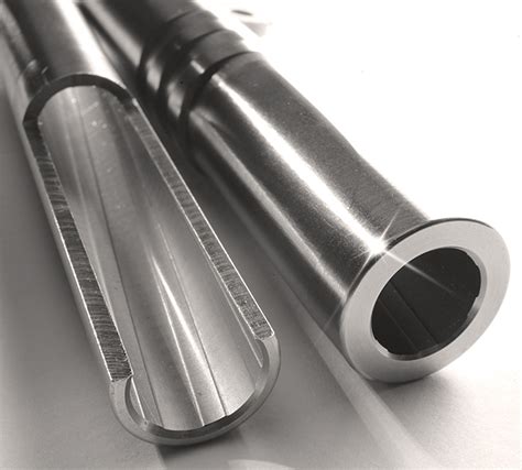 Schema anatomico di una pistola con evidenziato l'asse della canna