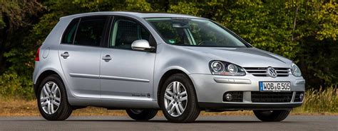 Vista posteriore di una Volkswagen Golf 5