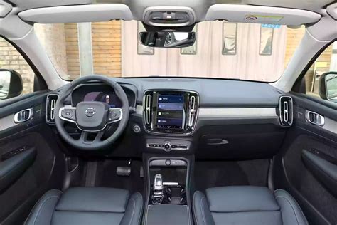 Volvo XC40 interior diagram with LED locations