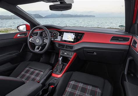 Interni Volkswagen Polo GTI con sedili a trama scozzese