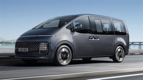 Hyundai Staria frontale e laterale