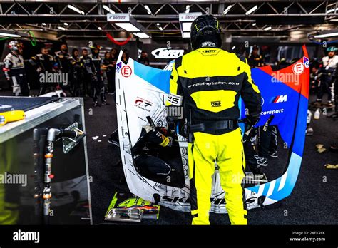 Dettaglio della pit-lane durante una gara GT3