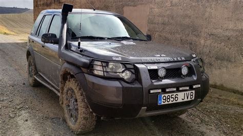 Land Rover Freelander in off-road