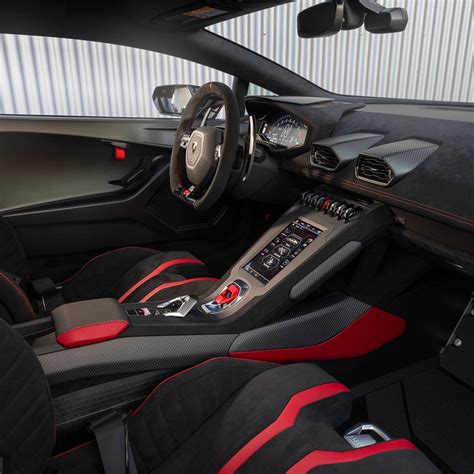 Esterni e interni di auto personalizzate