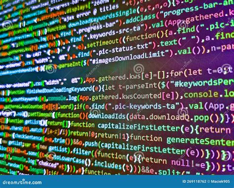 Codice C++ su schermo con elementi di programmazione embedded