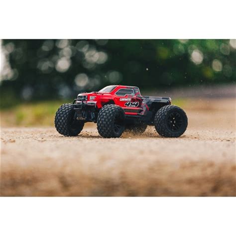 ARRMA GRANITE 4x4 MEGA in azione su terreno sterrato