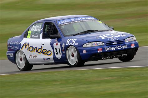 Ford Mondeo BTCC in pista