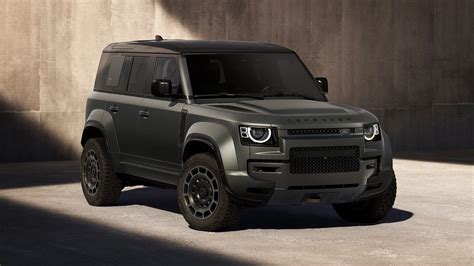 Land Rover Defender in livrea di un corpo di soccorso italiano