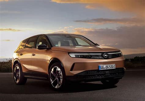 Motori elettrici e termici Opel Grandland Hybrid4