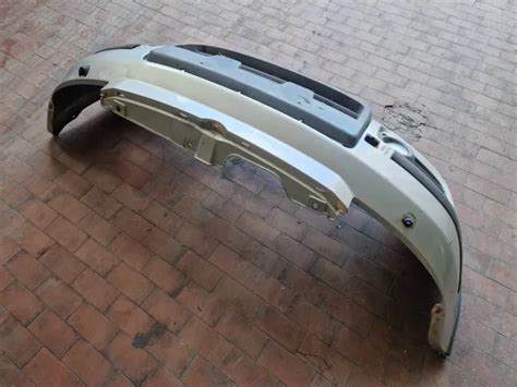 Dettagli esterni della Fiat Panda Cross 4x4: paraurti, protezioni e assetto rialzato