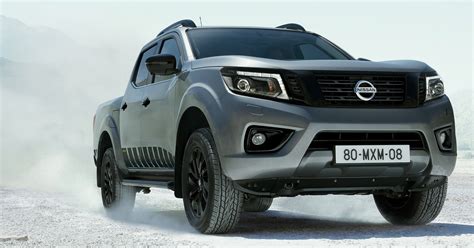 Nissan Navara N-Guard in azione su sterrato