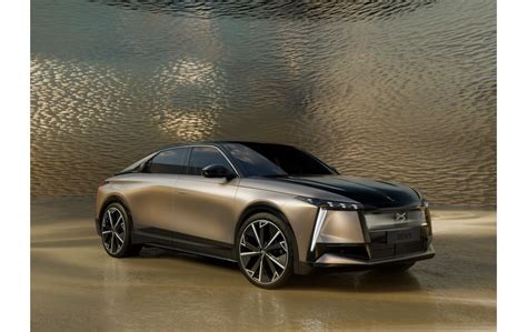 Rendering futuristico di auto elettrica DS