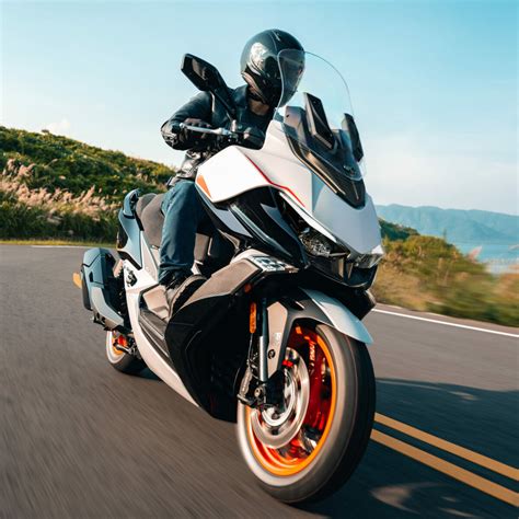 Kymco Xciting 400 VS in azione