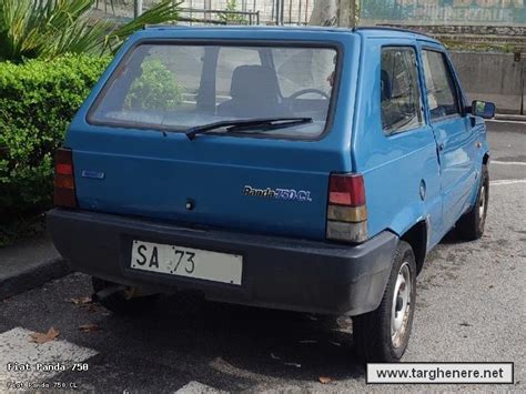 Fiat Panda 750 CL azzurra con strisciolina rossa sul portellone