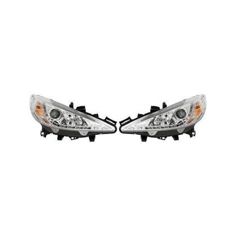 Dettaglio fari anteriori Peugeot 308