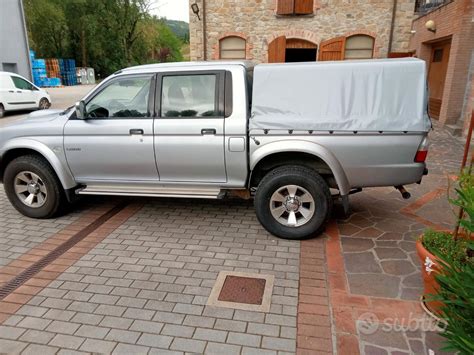 Mitsubishi L200 con accessori per cassone