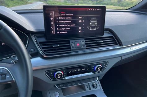 Interni Audi Q5 con MMI Navigation plus